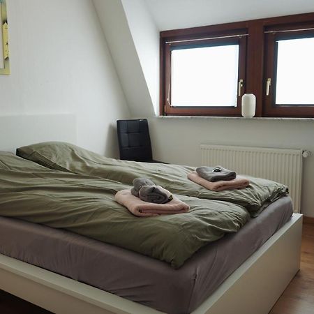 Unique: Geraeumig - Bhf-Nah - Parkplatz - Netflix Apartment BRE Exterior foto