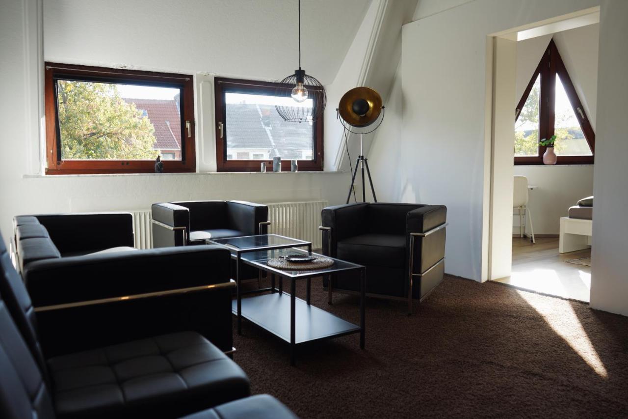 Unique: Geraeumig - Bhf-Nah - Parkplatz - Netflix Apartment BRE Exterior foto
