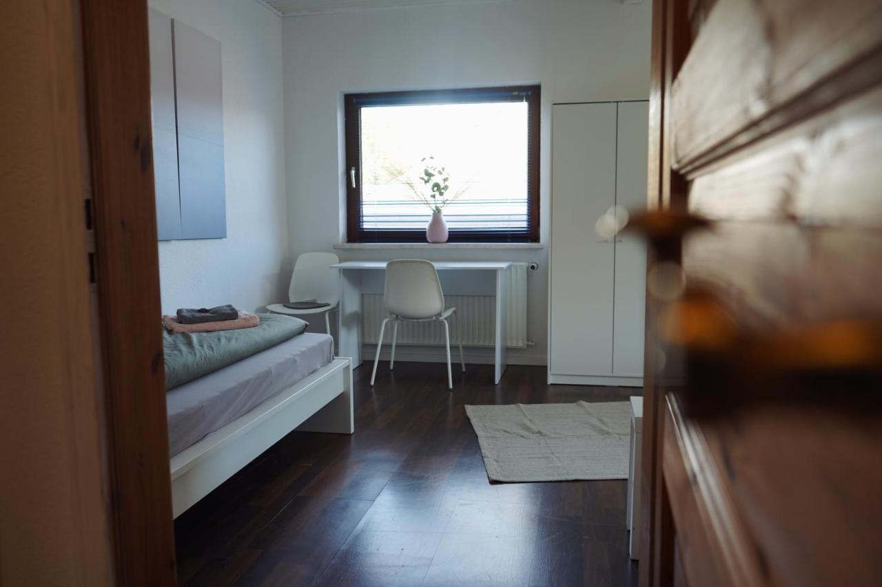 Unique: Geraeumig - Bhf-Nah - Parkplatz - Netflix Apartment BRE Exterior foto
