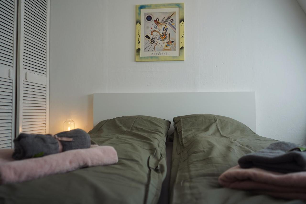 Unique: Geraeumig - Bhf-Nah - Parkplatz - Netflix Apartment BRE Exterior foto